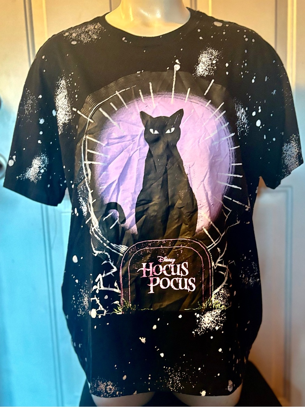 Cotton/polyester blend graphic t-shirt, Disney Hocus Pocus Binx cat design XXL